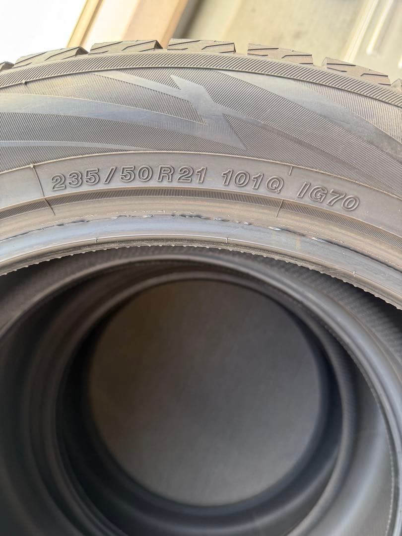 ヨコハマタイヤ　スタッドレス　アイスガード235/50R21 101Q IG70