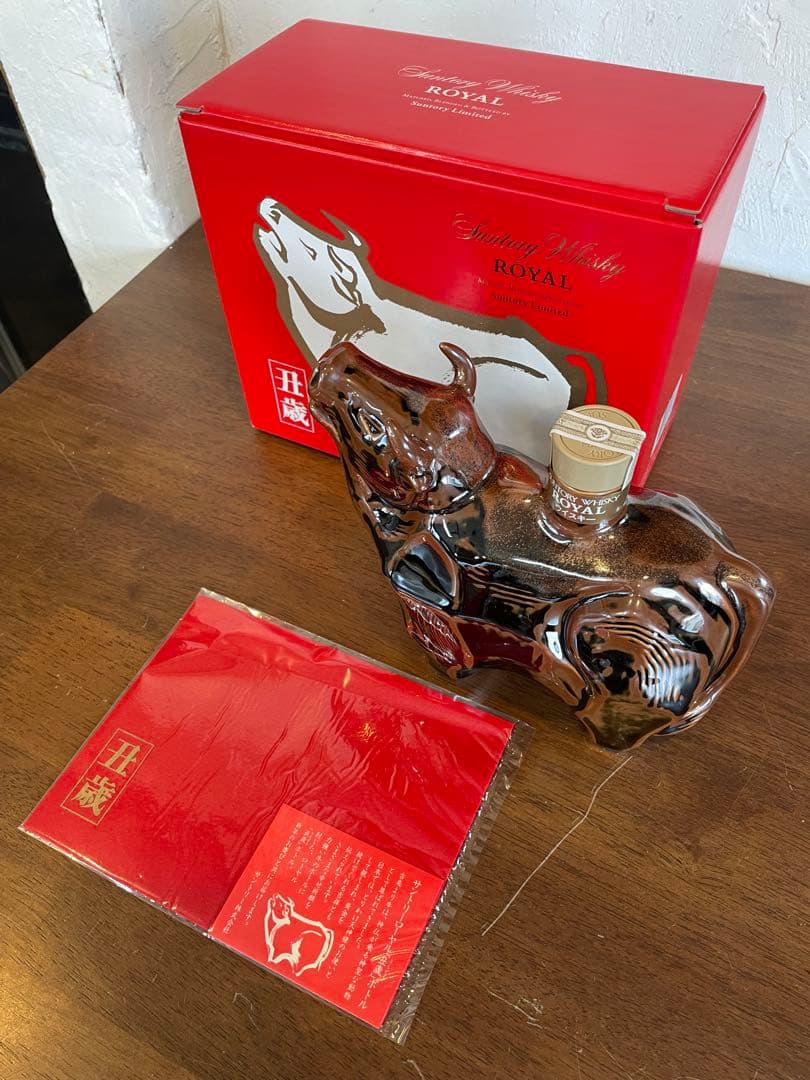 サントリーウイスキーローヤル　十二支ボトル　丑歳　新品未開封　うし