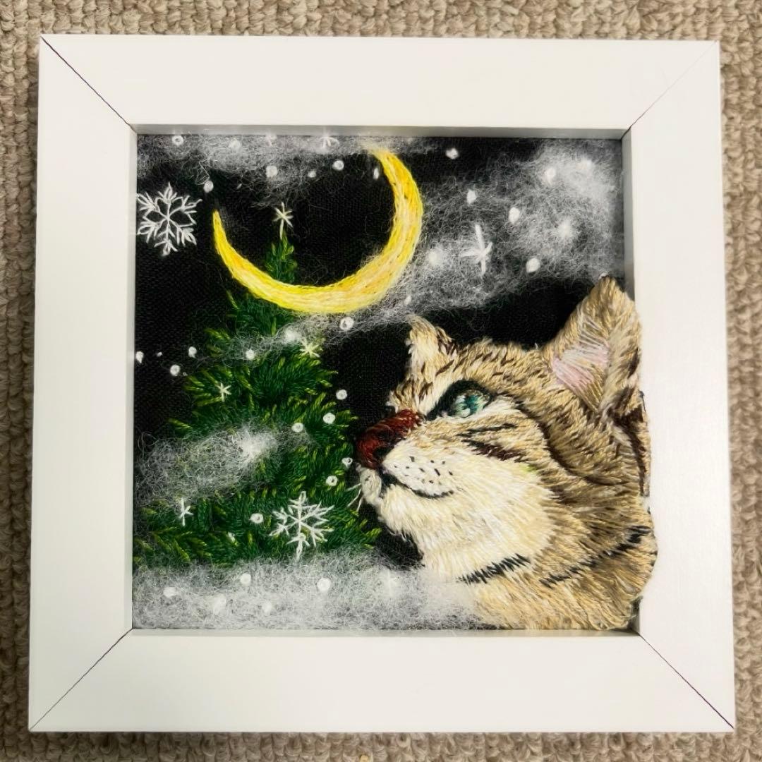 タ*ー様 ハンドメイド刺繍フレーム　三日月の夜とキジトラ