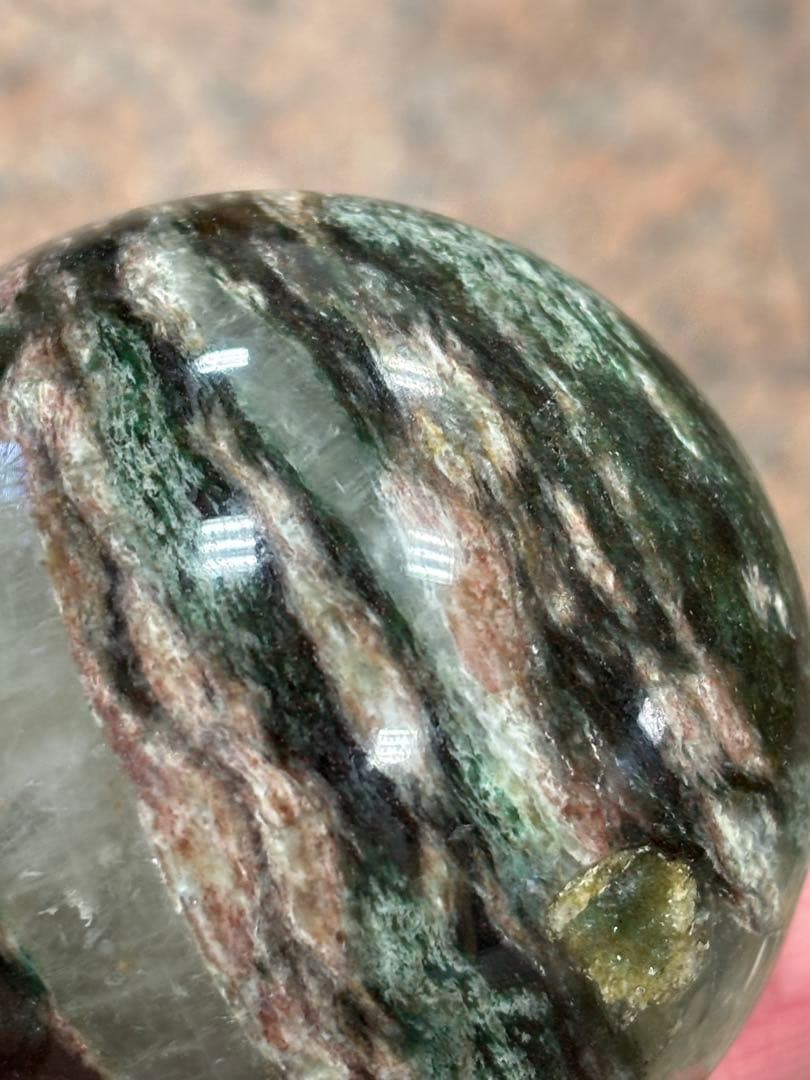 グリーンマイカと水晶共生　スフィア7.18cm レア模様　天然石