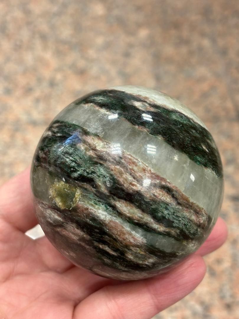グリーンマイカと水晶共生　スフィア7.18cm レア模様　天然石
