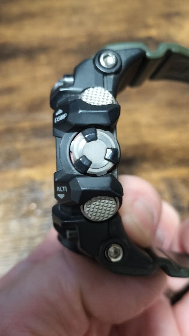 欲しい商品があるため20時20分まで値下げG-SHOCK トリプルセンサー