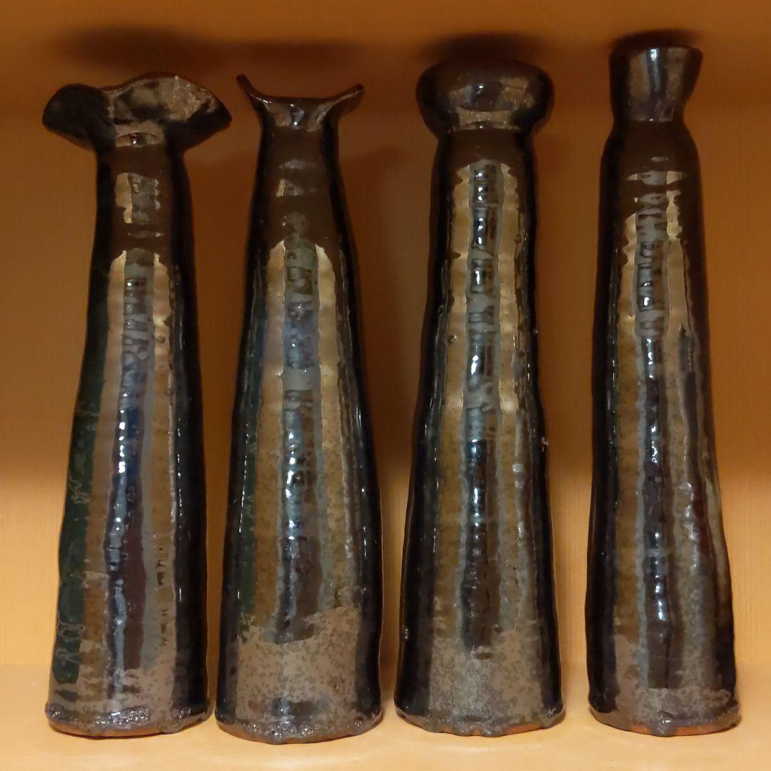 【中古】生花などに使う花器だと思います。 少し不思議な形をしています。