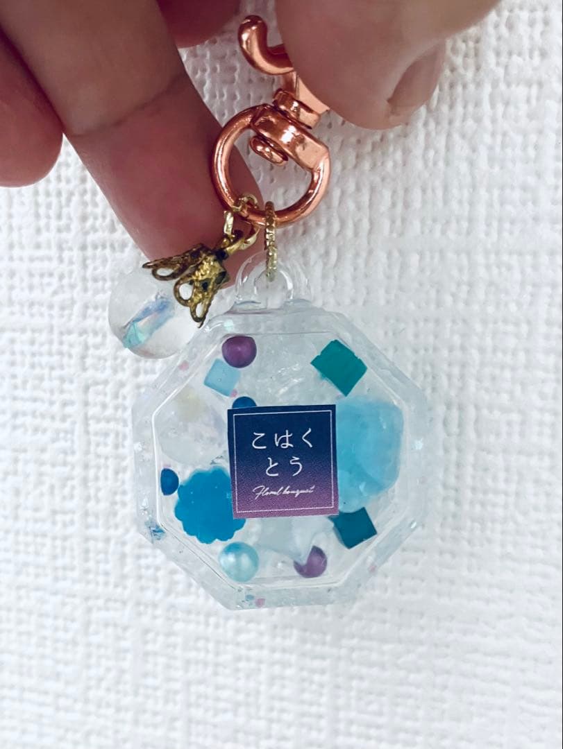 ハンドメイド　透明な中の琥珀糖キーホルダー