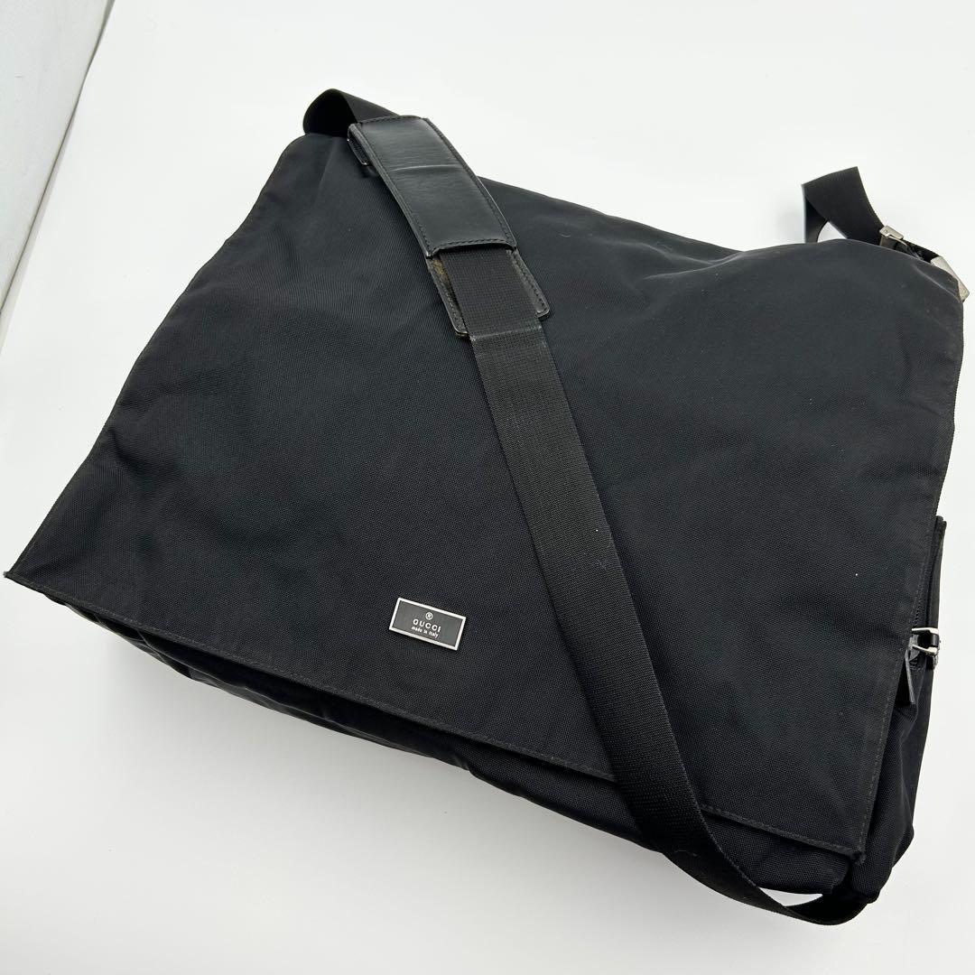 美品✨ グッチ ショルダーバッグ メッセンジャー ナイロン ブラック ロゴ