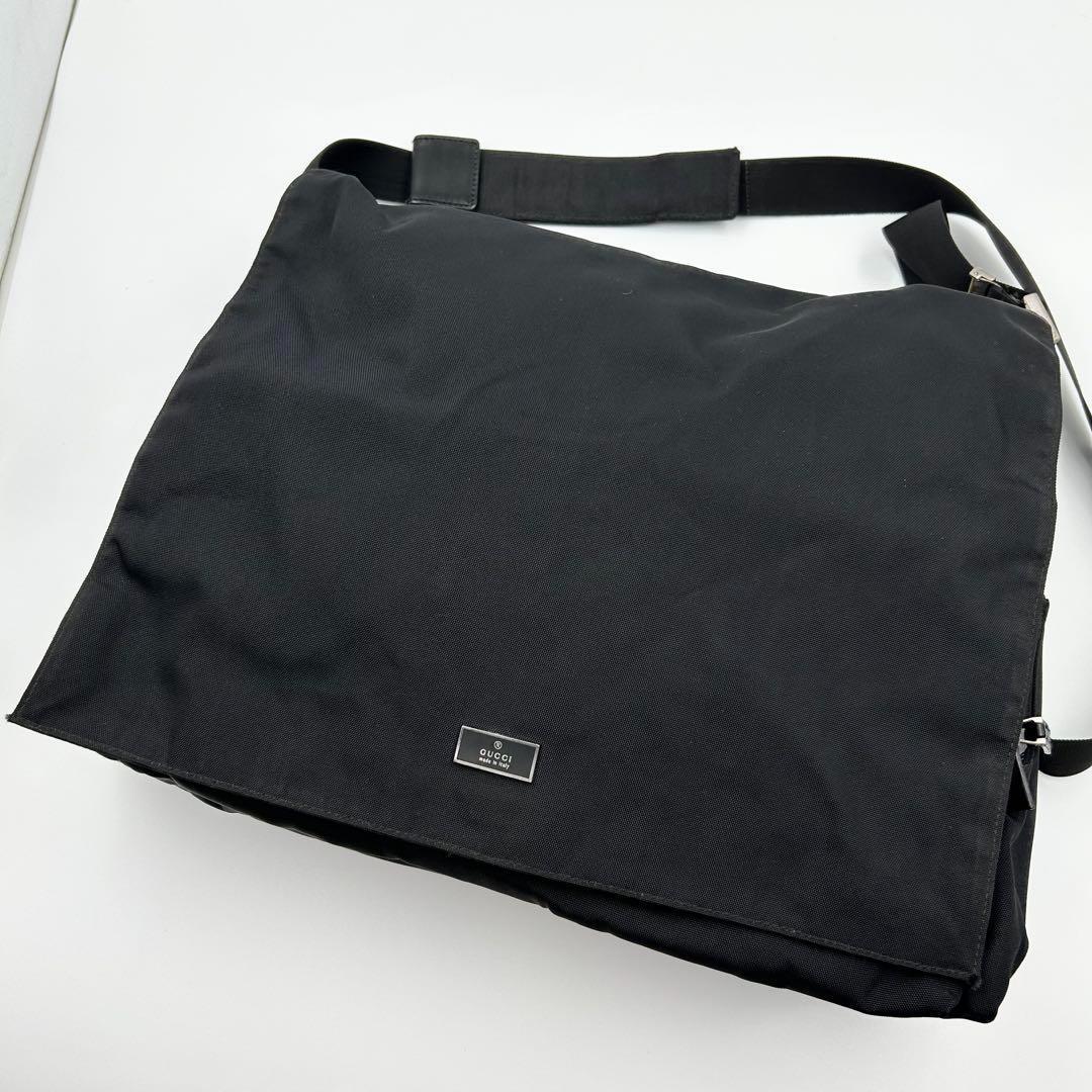 美品✨ グッチ ショルダーバッグ メッセンジャー ナイロン ブラック ロゴ