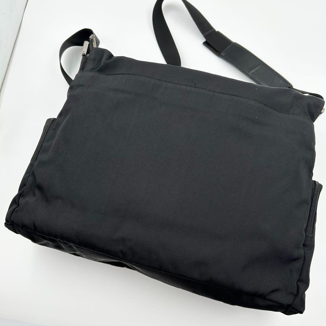 美品✨ グッチ ショルダーバッグ メッセンジャー ナイロン ブラック ロゴ