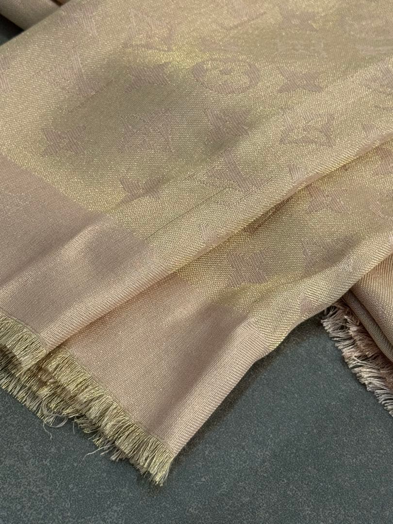 LOUIS VUITTON 大判ストール ロゴパターン136cm×144cm