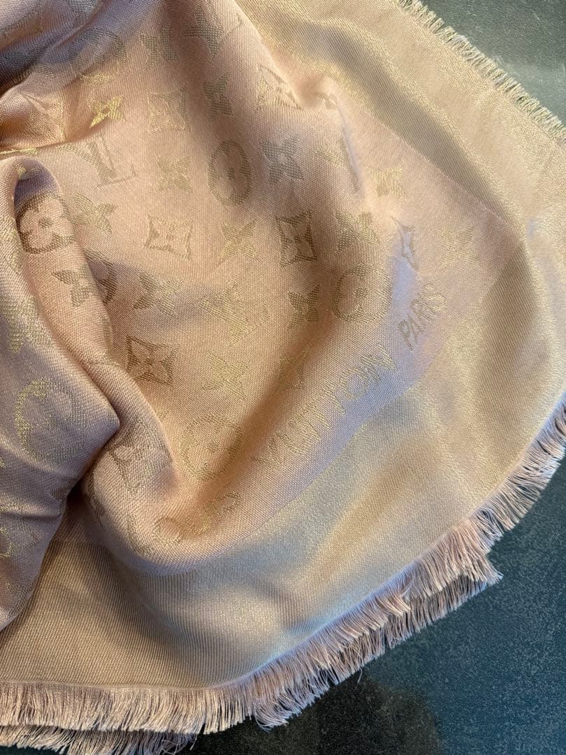 LOUIS VUITTON 大判ストール ロゴパターン136cm×144cm