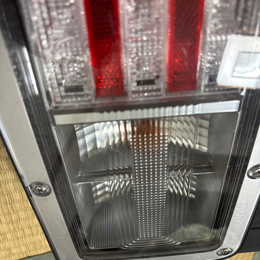 日野　純正　小糸　テールランプ　スレ有