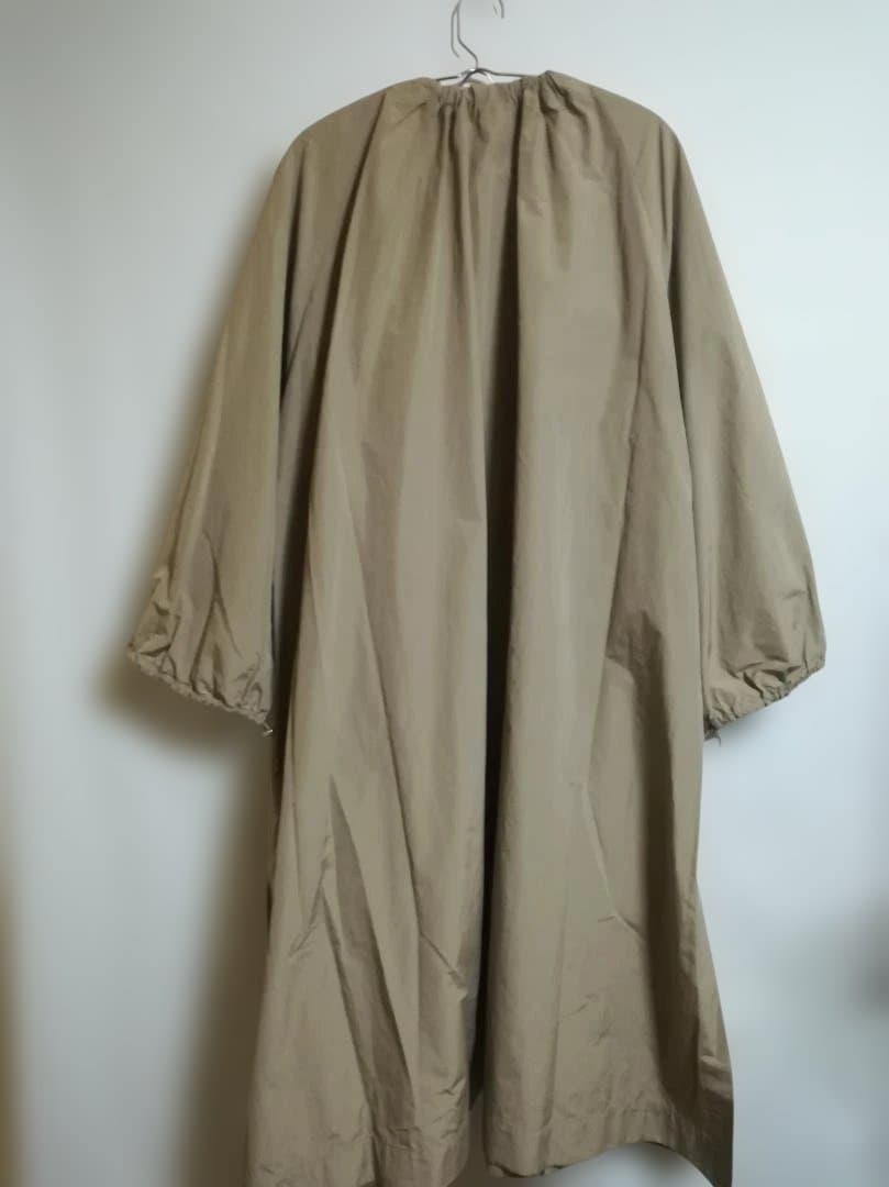 ebure ライトタフタ ノーカラードルマンスリーブコート ベージュ サイズ38