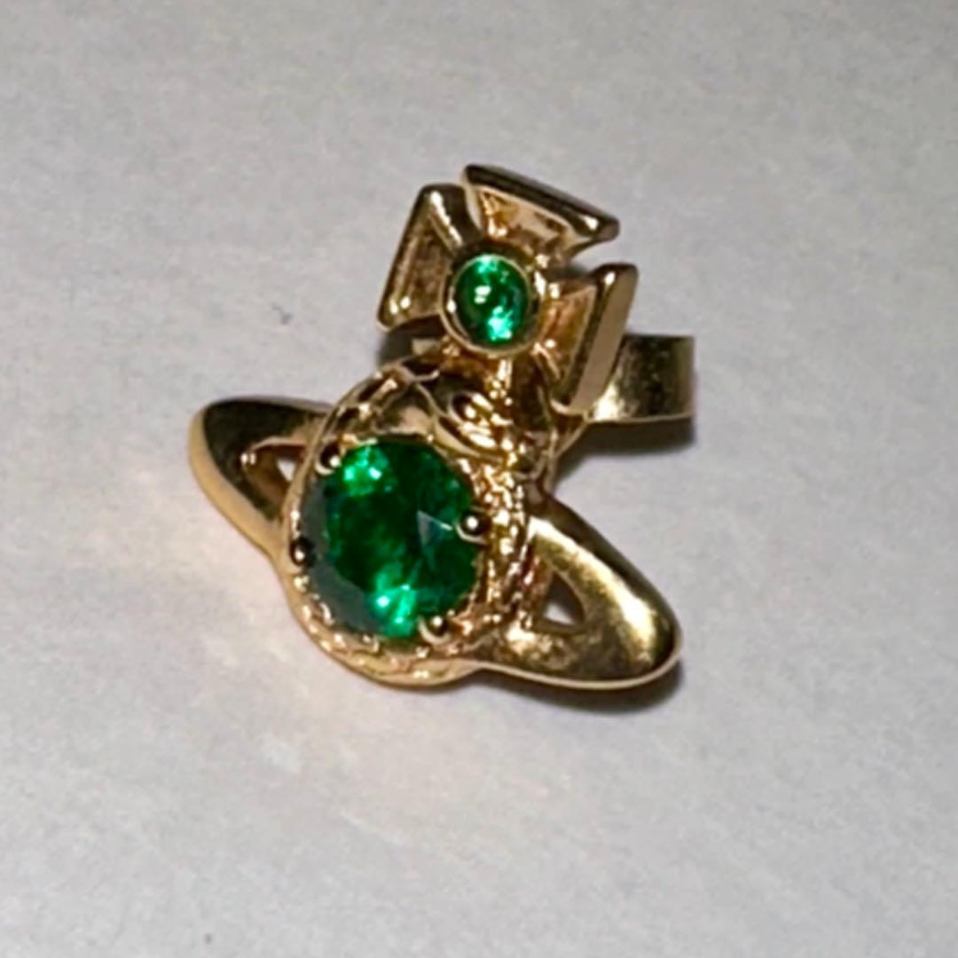 viviennewestwood 蛇ピアス