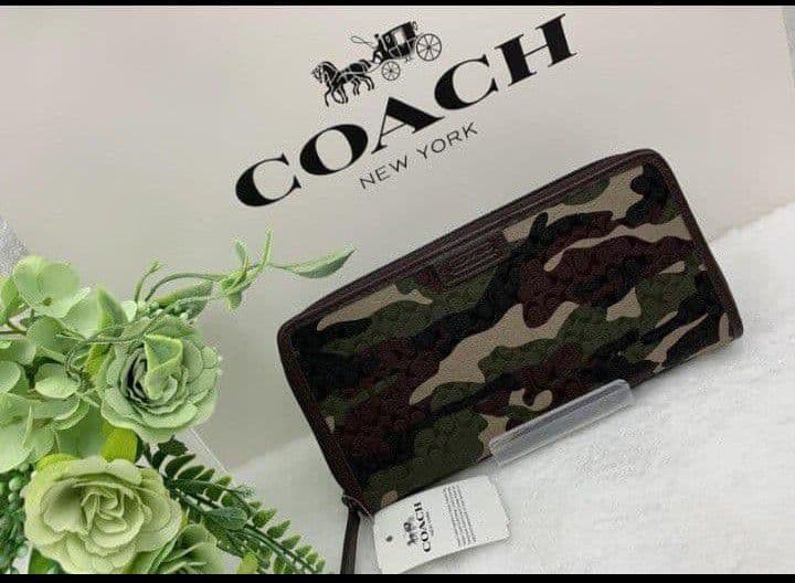 新品未使用コーチ長財布迷彩柄グリーンシグネチャーメンズレディース送料無料即日発送