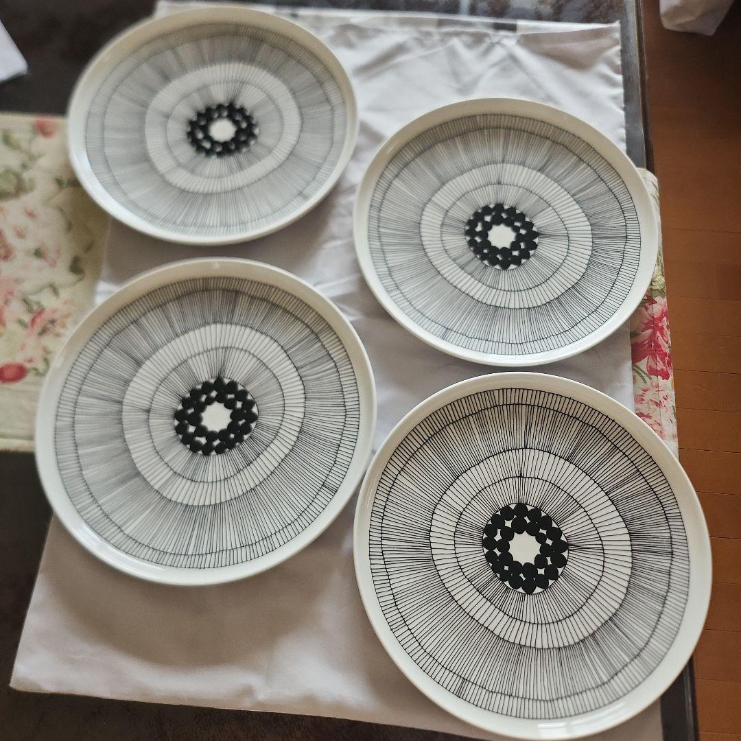marimekko モダンデザイン皿 ４枚セット