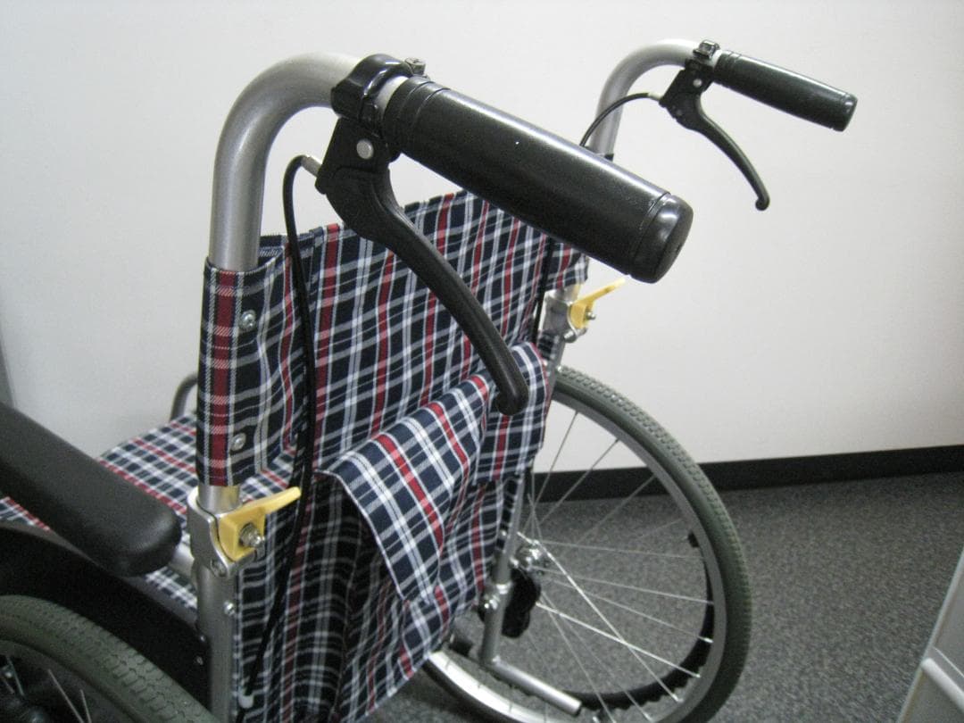 【送料無料】自走式車椅子 ノーパンク 日進医療器 NEO-1　⑭