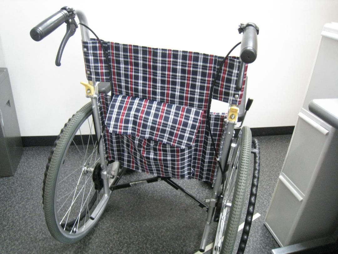 【送料無料】自走式車椅子 ノーパンク 日進医療器 NEO-1　⑭