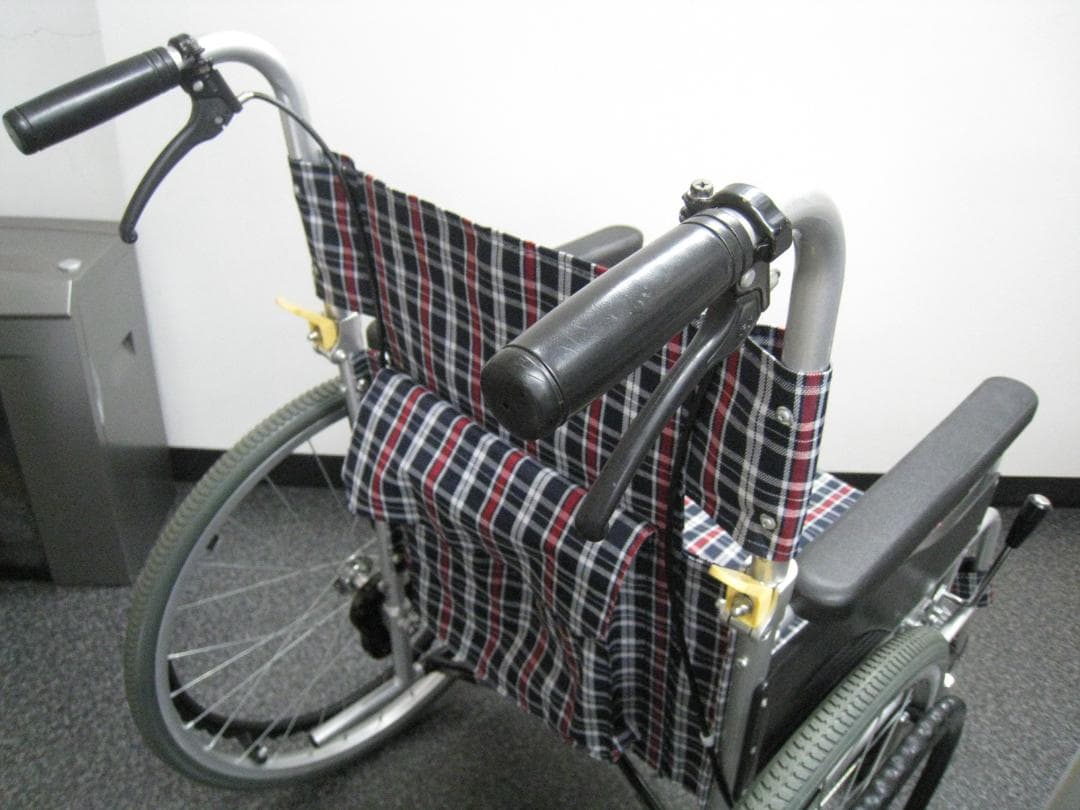 【送料無料】自走式車椅子 ノーパンク 日進医療器 NEO-1　⑭