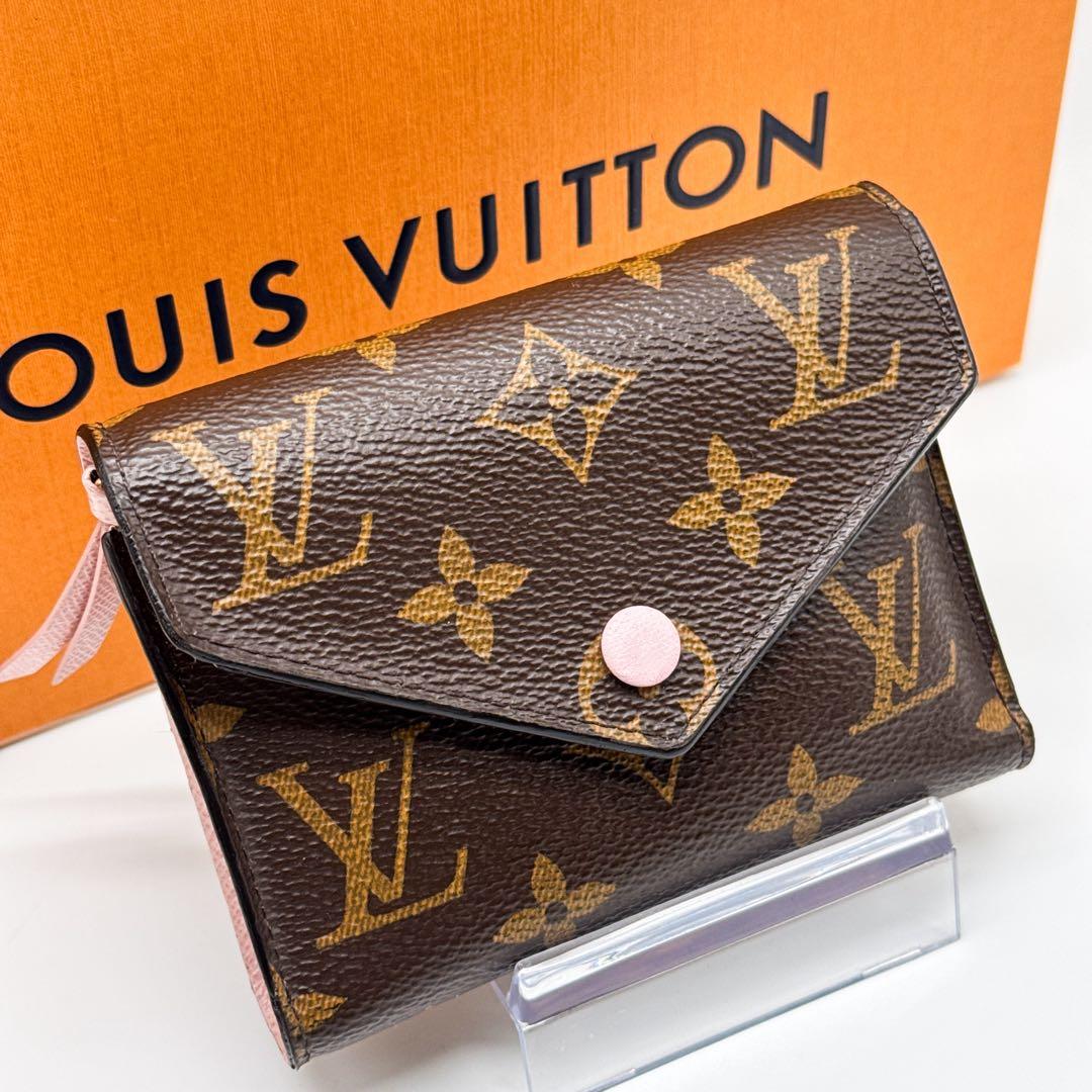 ルイヴィトン モノグラム ポルトフォイユ ヴィクトリーヌ 二つ折り 財布 ピンク