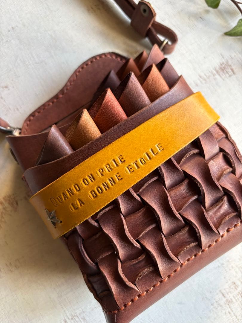 手染めキャメルブラウンのメッシュワークタイプの大容量シザーケース