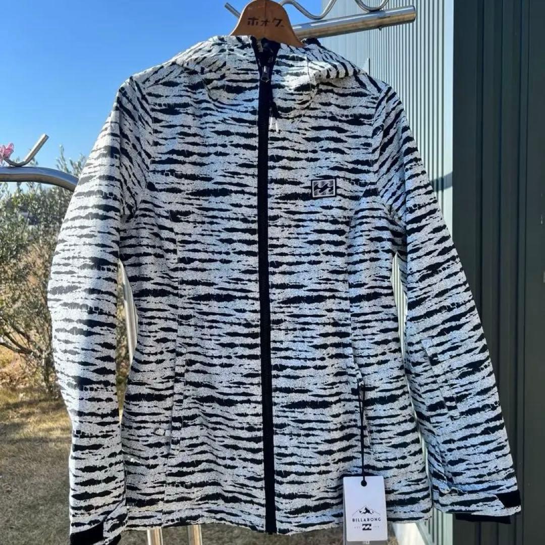 新品 ビラボン Sサイズ スノボ スキー ウェア（女性用）