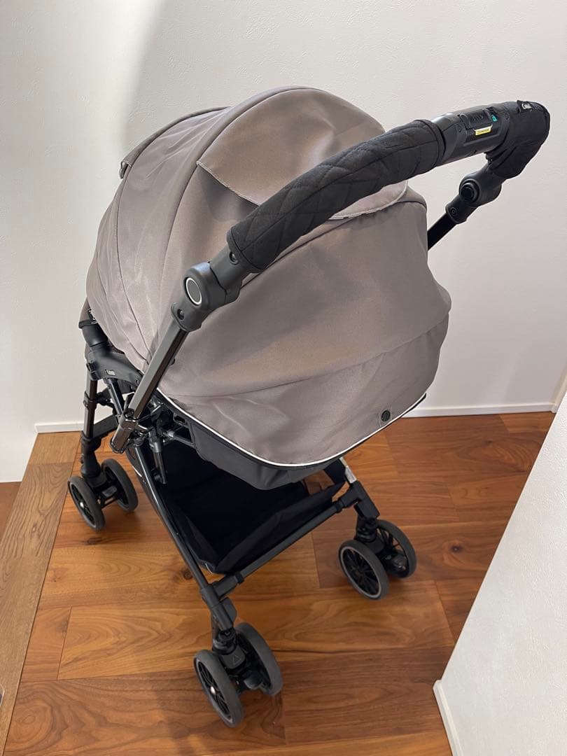 Combi コンビ ベビーカー HANDY エッグショック　メチャカルコンパクト