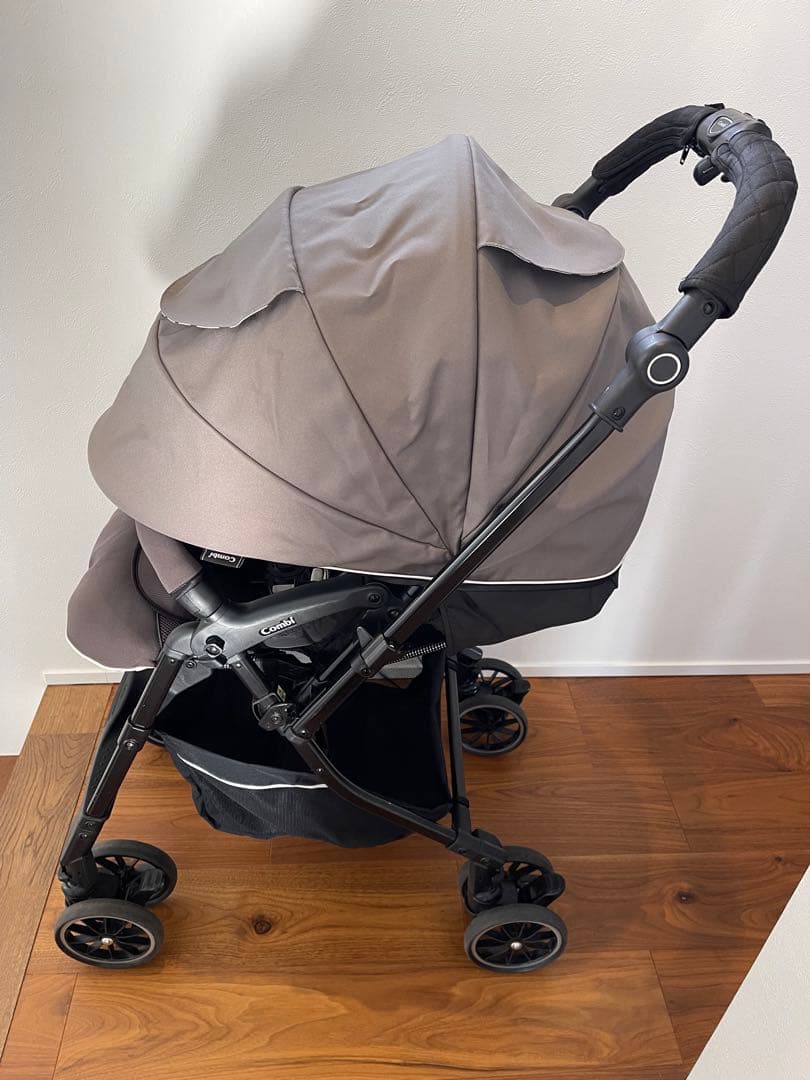 Combi コンビ ベビーカー HANDY エッグショック　メチャカルコンパクト