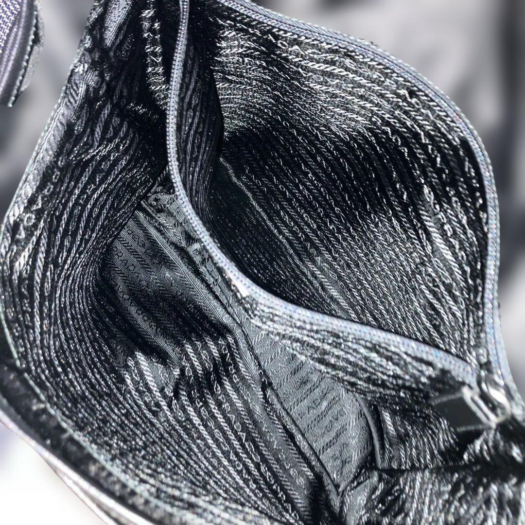 PRADAメッセンジャーバッグ　中古美品良好