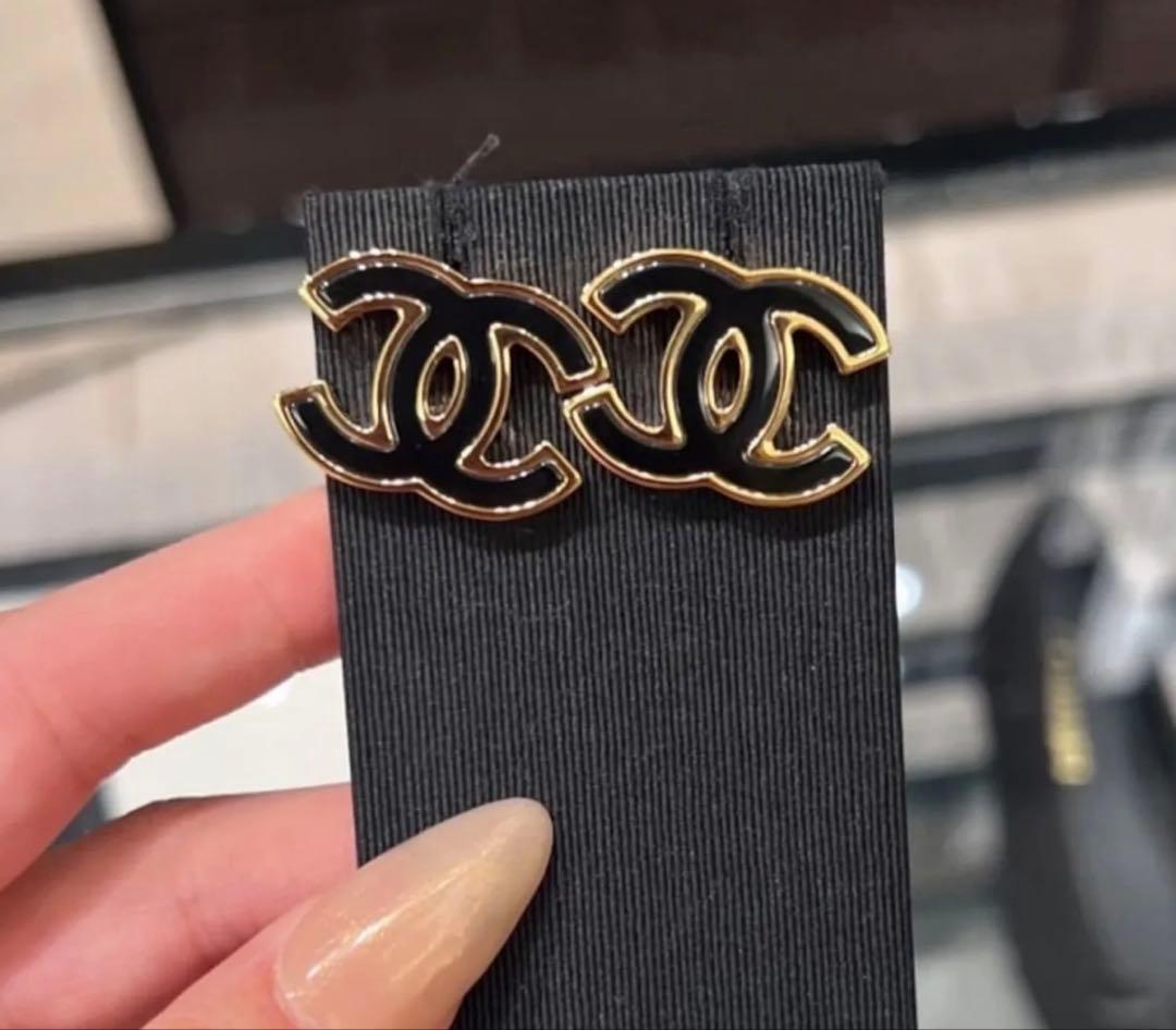 CHANEL ココマーク ピアス ブラック/ゴールド　25C
