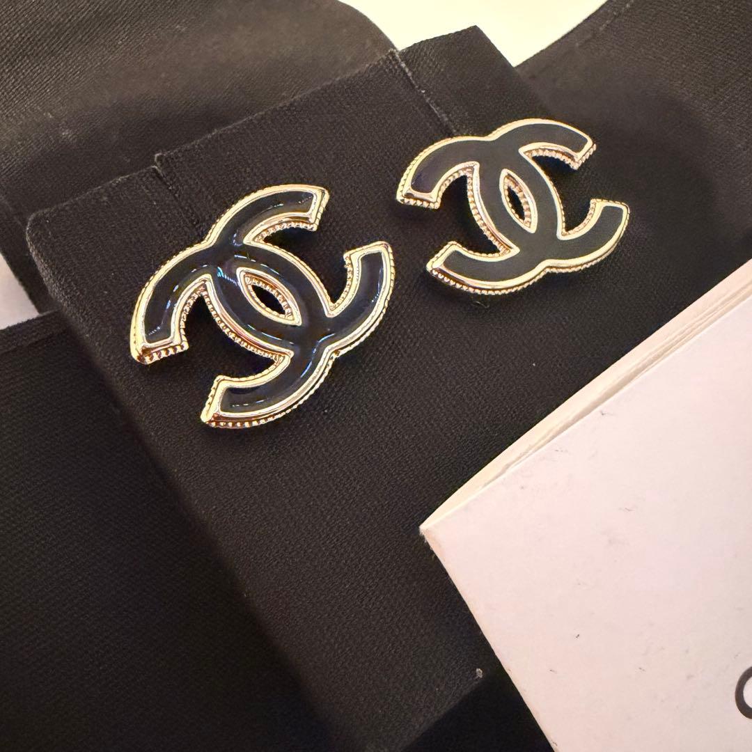 CHANEL ココマーク ピアス ブラック/ゴールド　25C