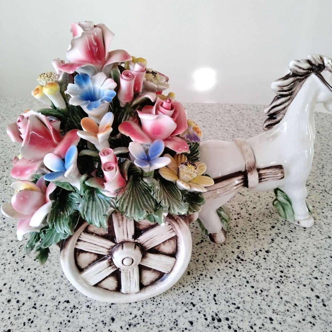 陶器製 馬と花の置物　馬車　アンティーク　輸入雑貨　白馬　陶花　イタリア製