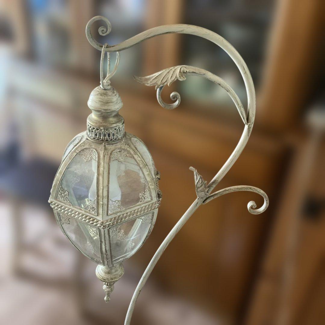 装飾的なフロアスタンド ホワイトゴールド　アンティーク調　ロココ調　姫系