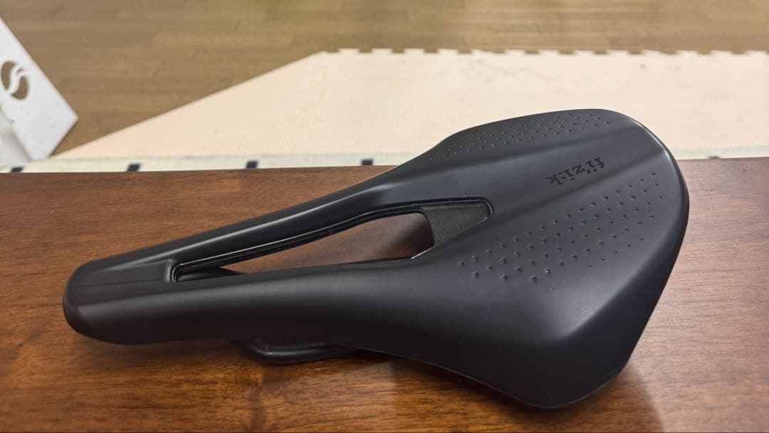 fi’zi:k フィジーク Tempo Argo R3サドル 150mm