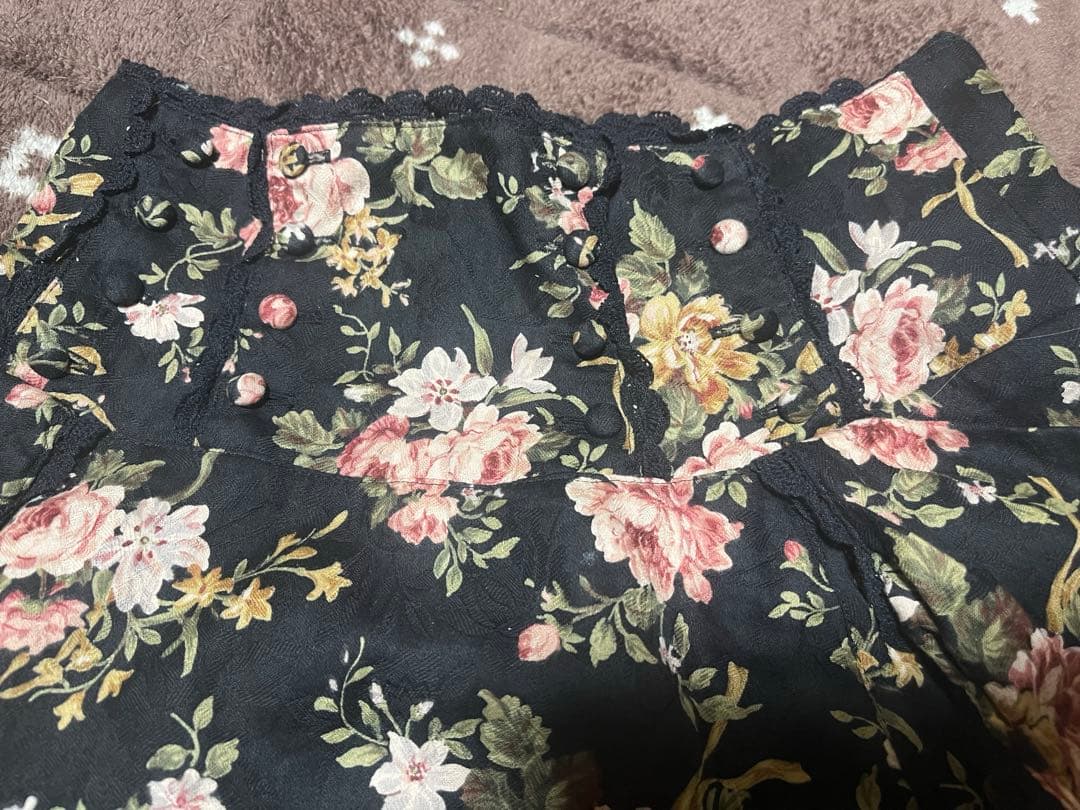 メタモルフォーゼ★アンティークローズ柄のスカート