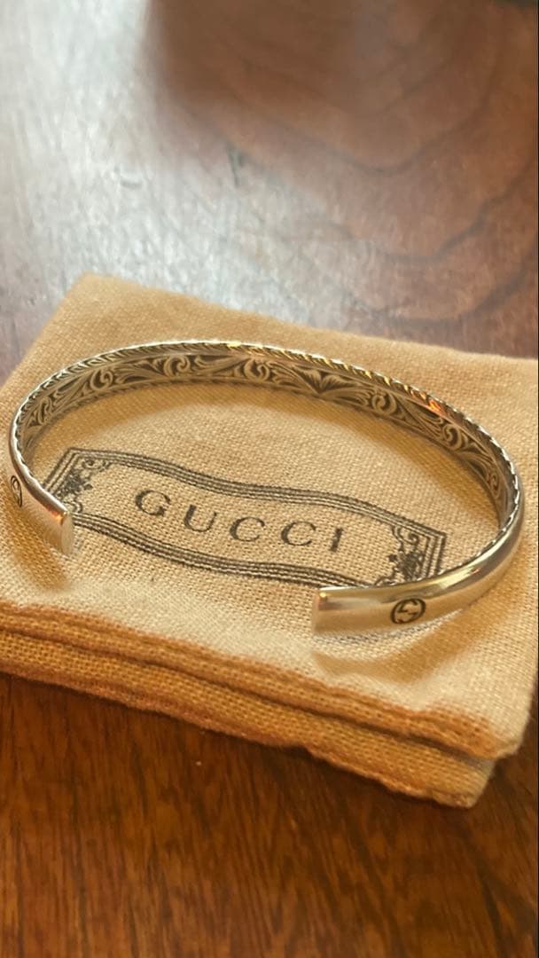 みー　GUCCI グッチ　バングル　ブレスレット