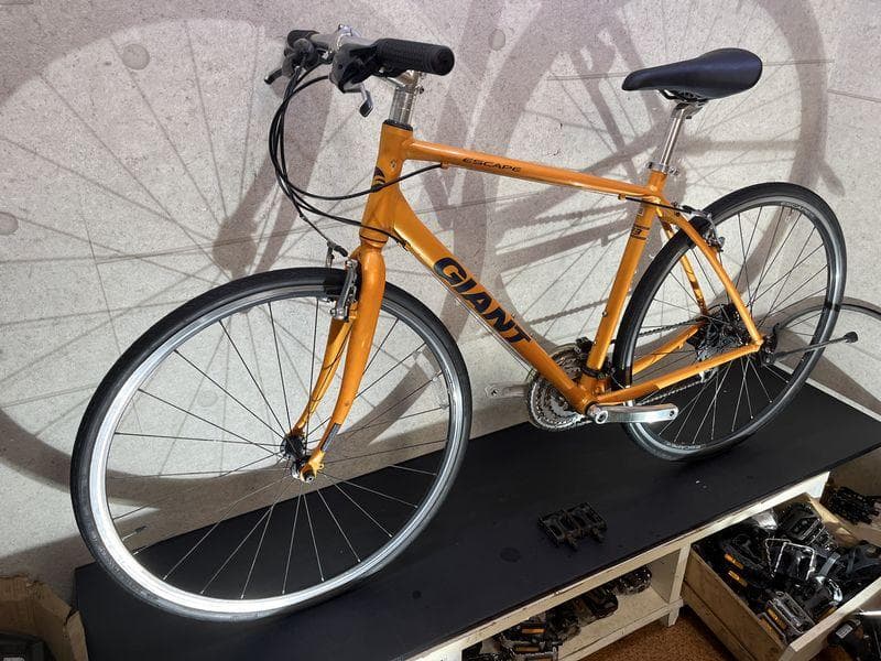 GIANT ESCAPE R3 クロスバイク sizeM　オレンジカラー