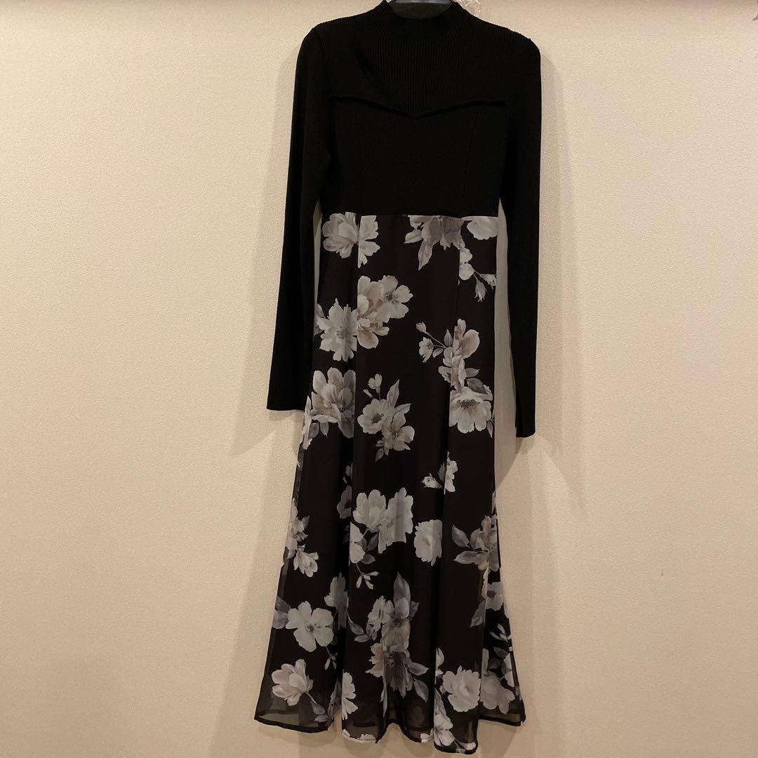 MERCURY DUO 黒と白の花柄エレガントワンピース