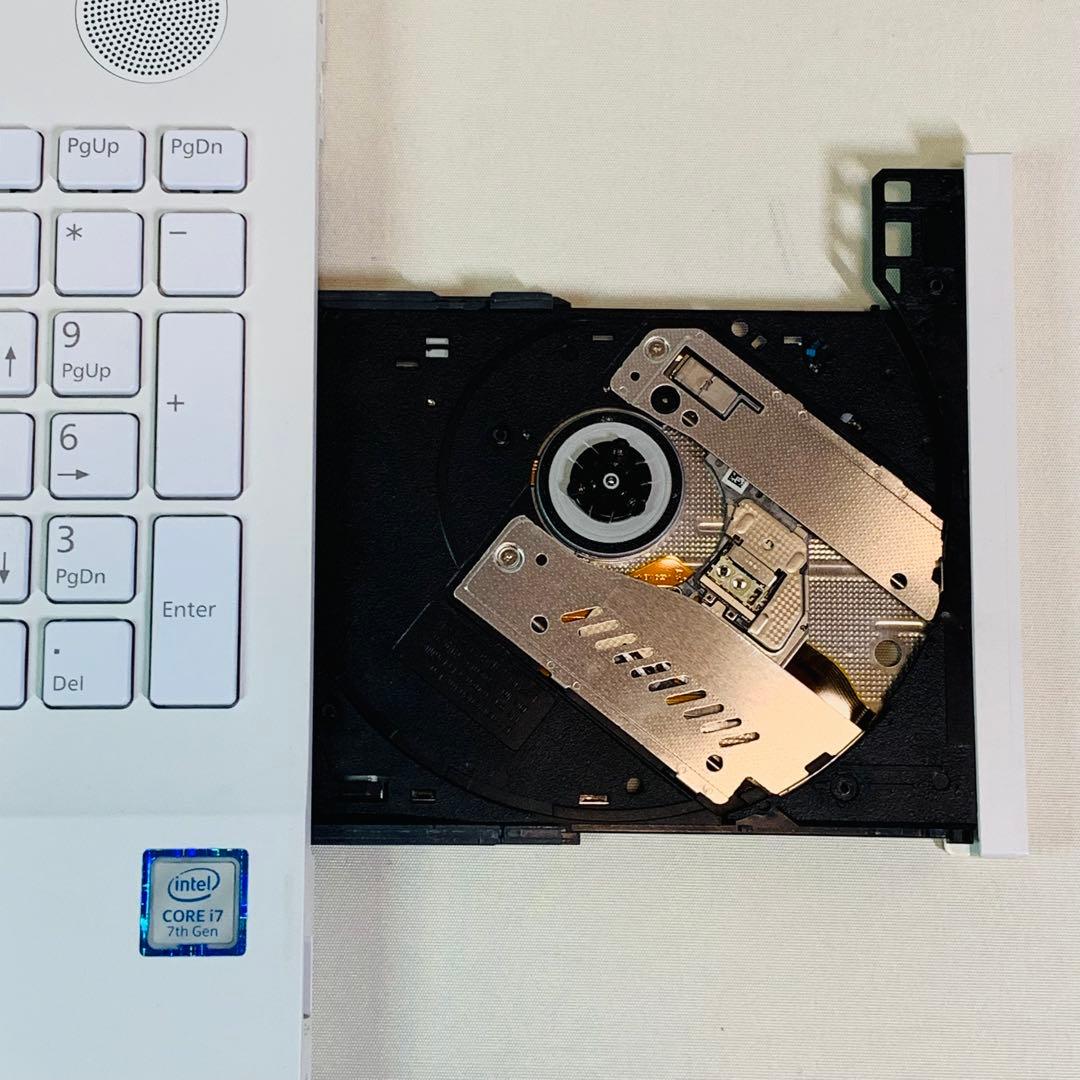 Core i7✨SSD1TB✨32GB✨カメラ✨ホワイト✨富士通✨ノートパソコン