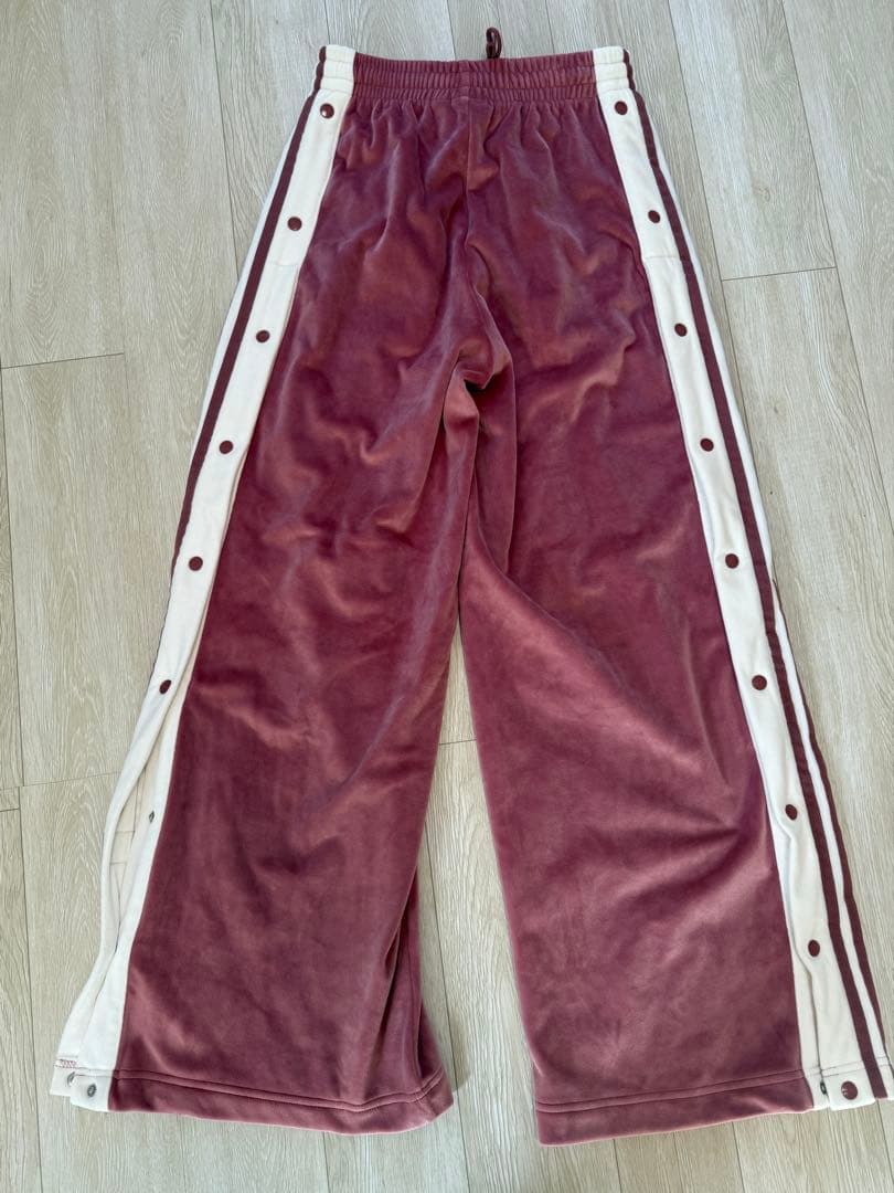 重盛さとみ　adidas ジャージ上下セット ピンク　ベロア