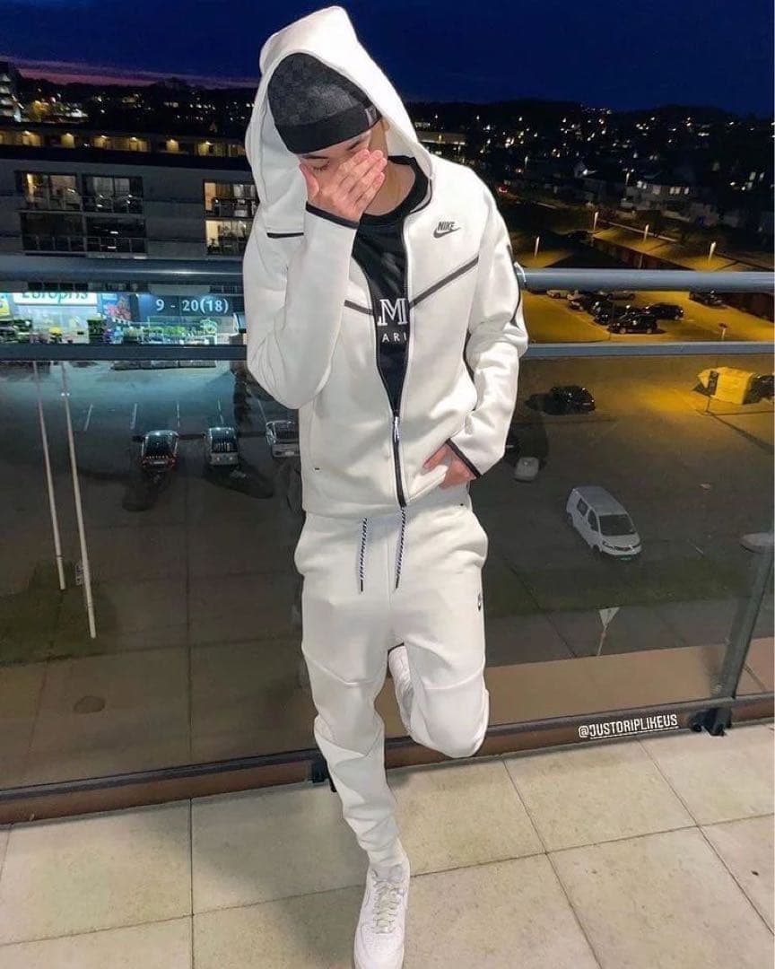 希少カラー　NIKE テックフリース　セットアップ白　ホワイト