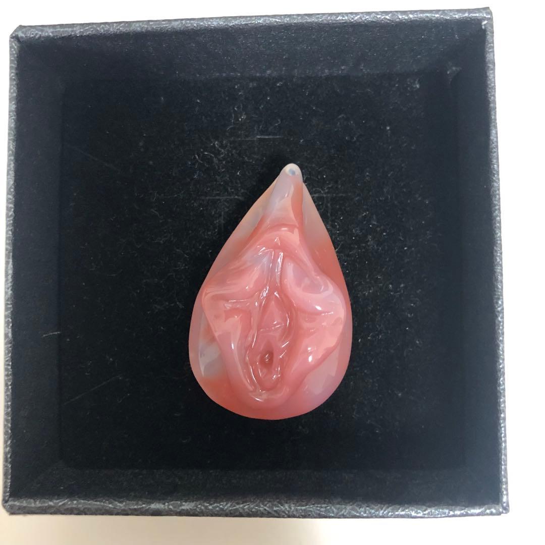 縁結び 女陰 ヌードメノウ 生命の源 女性器 趣味 天然石 瑪瑙 彫り物 B12