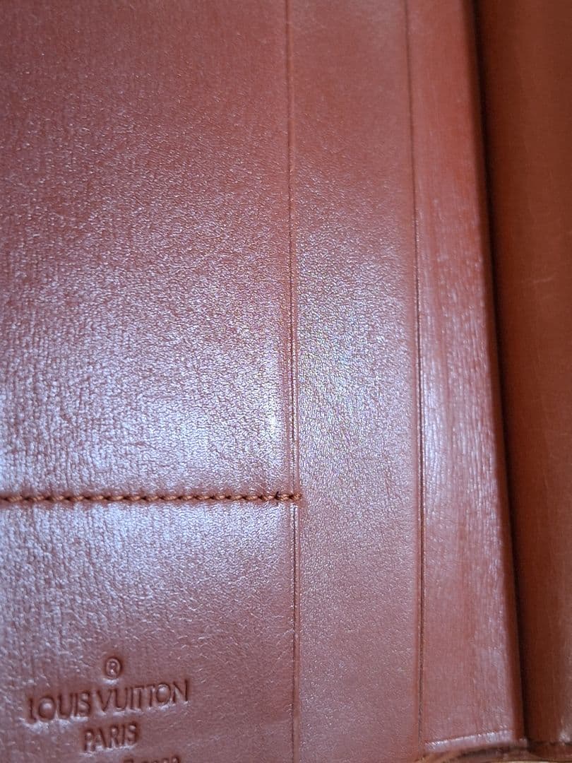 ルイヴィトン　エピパスポートケース　カード入れ　札入れ