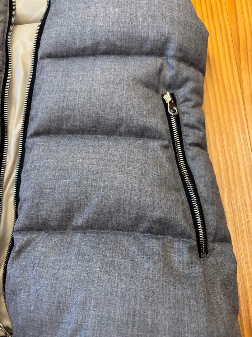 美品　デュベティカ　ダウンベスト　40サイズ