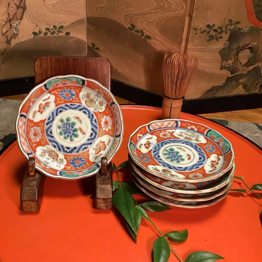 A1028 古伊万里　染錦手　輪花型　見込牡丹に蝶　窓絵　花唐草　小皿　5枚