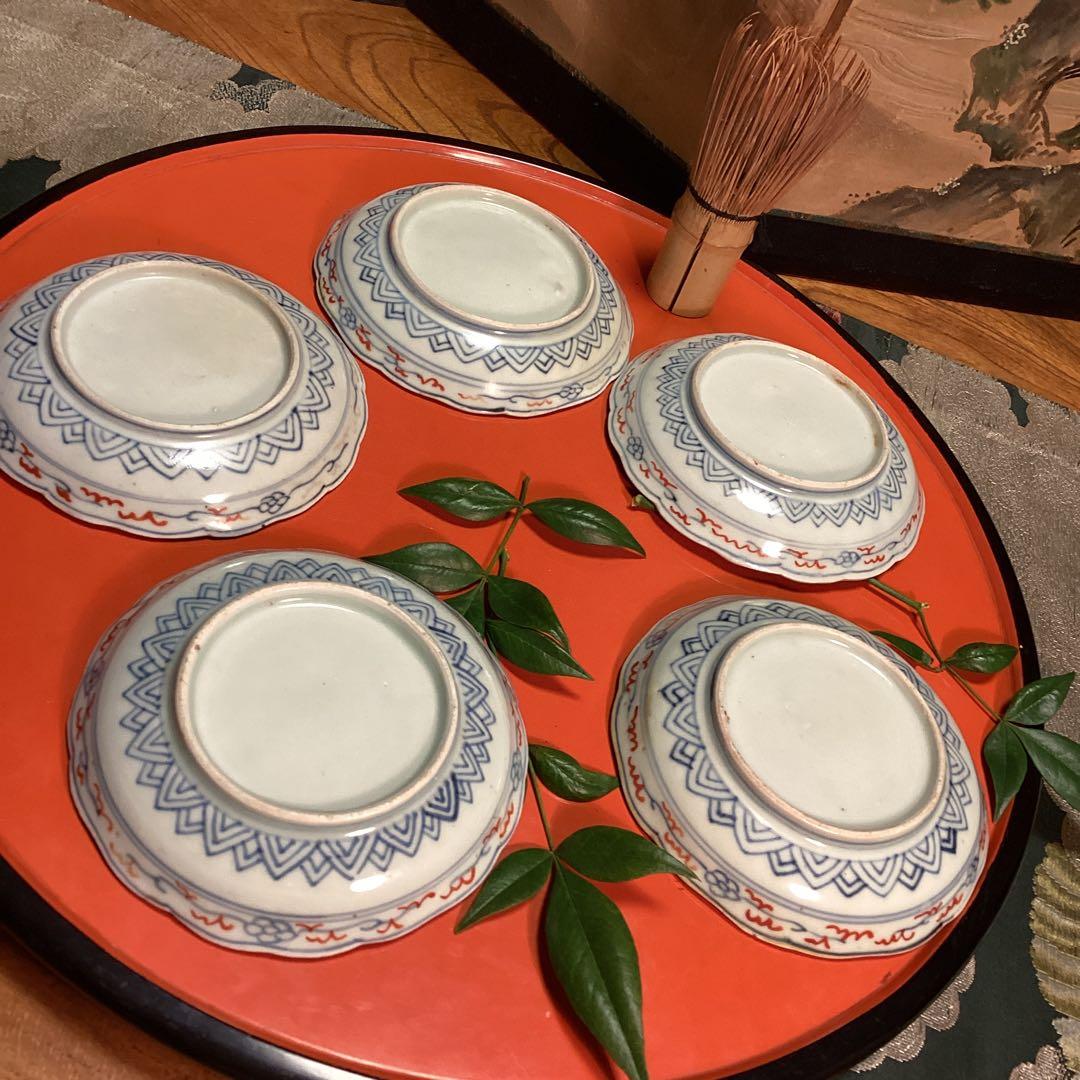 A1028 古伊万里　染錦手　輪花型　見込牡丹に蝶　窓絵　花唐草　小皿　5枚