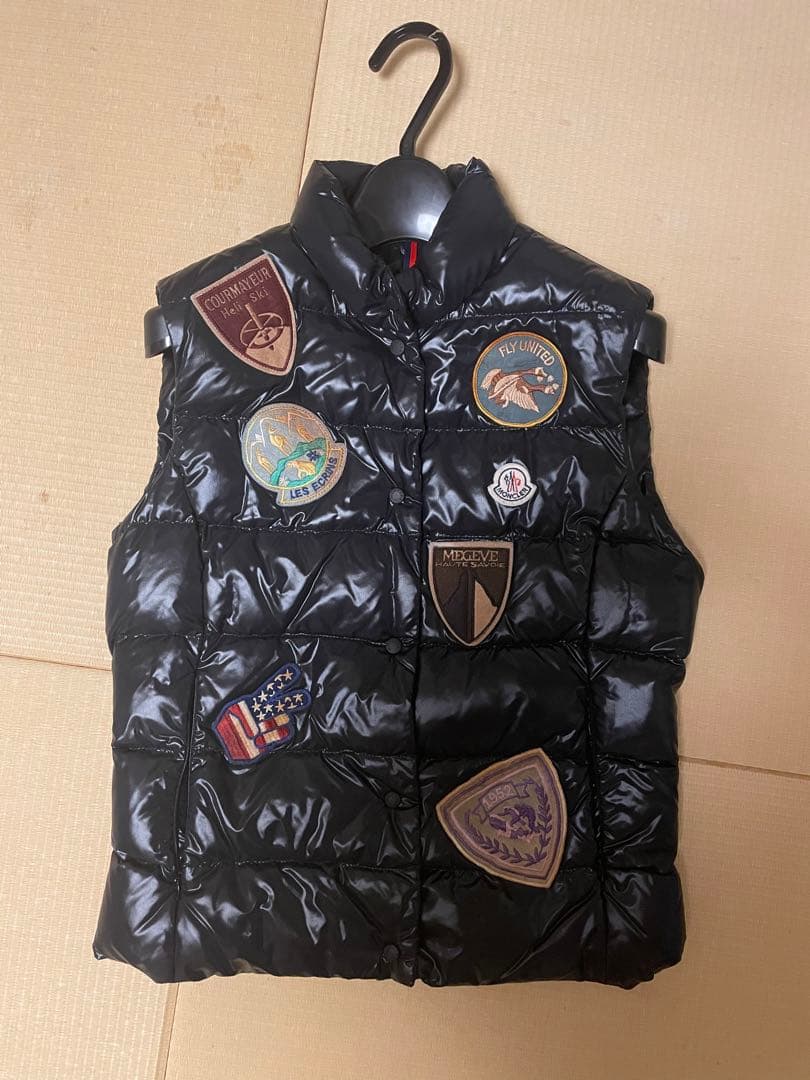 未使用級☆希少　モンクレール（MONCLER）ダウンベスト