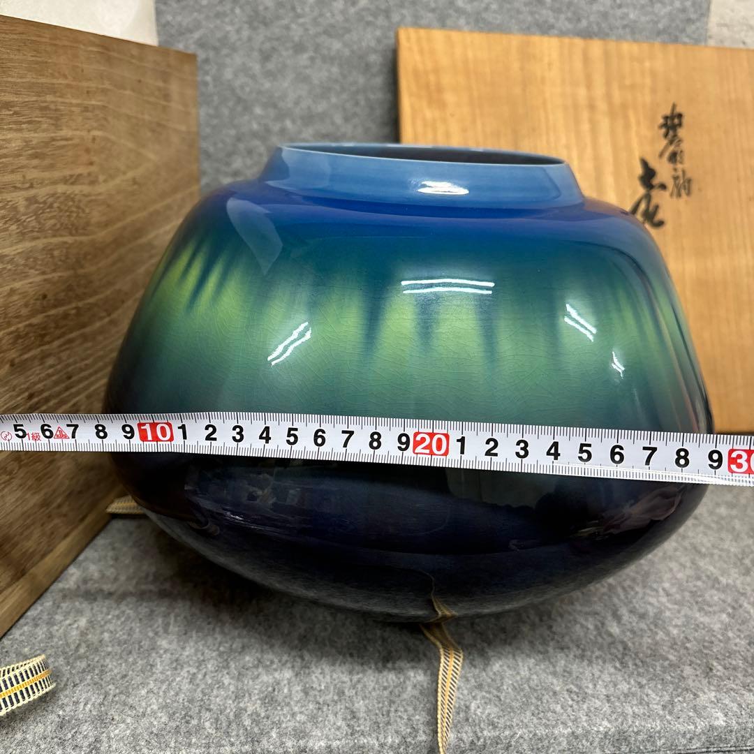 ①九谷焼の人間国宝である三代徳田八十吉の壺
