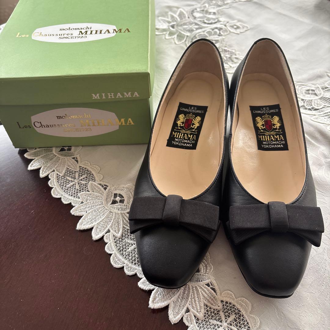 MIHAMA リボン付き ブラックパンプス