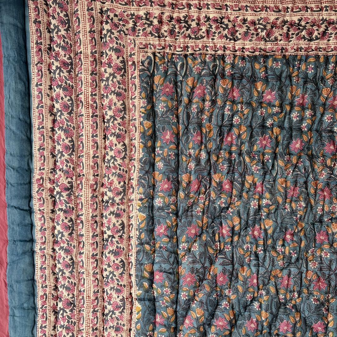 未使用※インド ブロックプリント 中綿入りキルト ノスタルジックブルー　ラグ