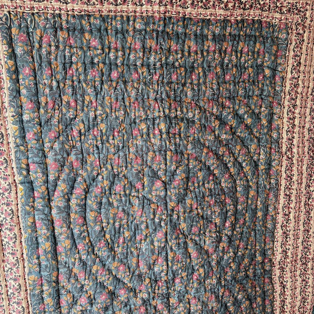 未使用※インド ブロックプリント 中綿入りキルト ノスタルジックブルー　ラグ