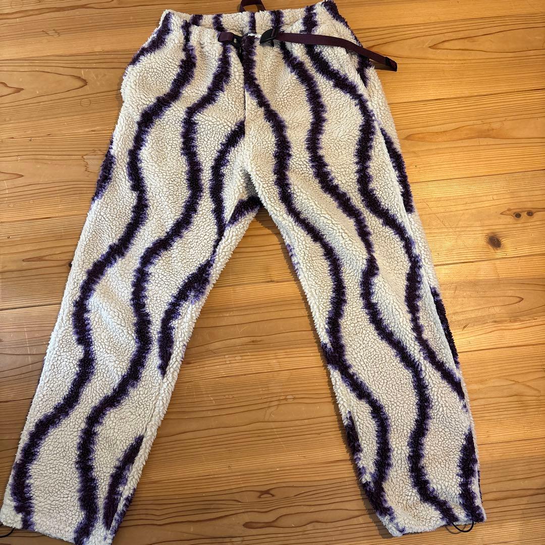 【GRAMiCCi グラミチ】 シェルパ ボアパンツ 総柄 白紫